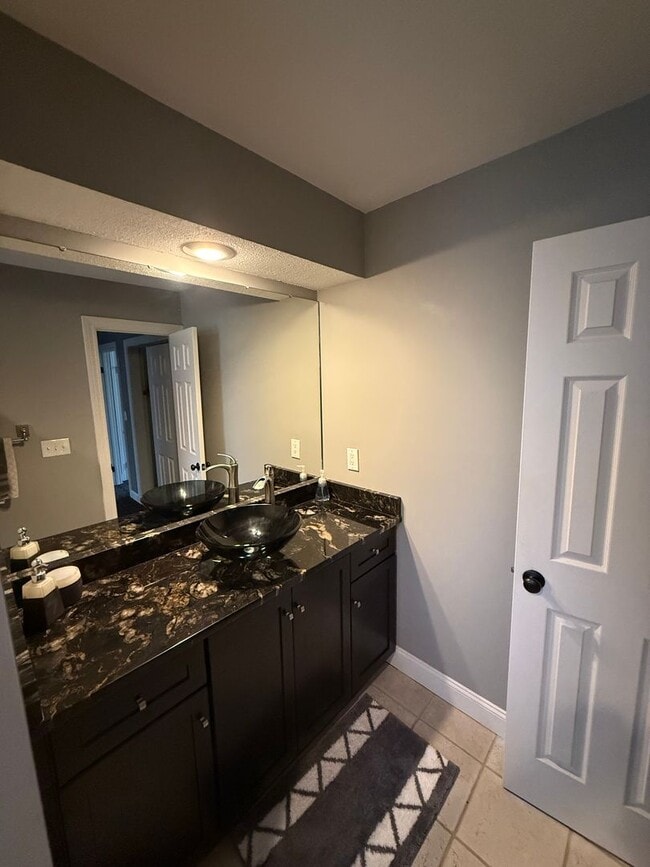 Building Photo - Stunning 3-Bed, 3.5-Bath Multi-Level Partially Furnished Townhome in Overland Park – Modern Updat...