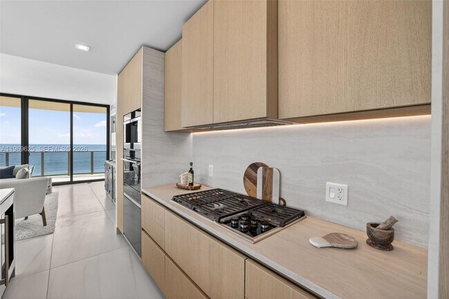 Building Photo - 900 N Ocean Blvd