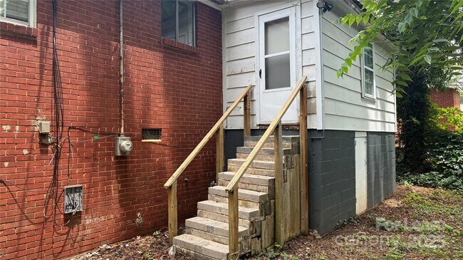 Building Photo - 1836 Finchley Dr