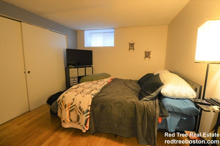 Building Photo - 21 Kinross Rd