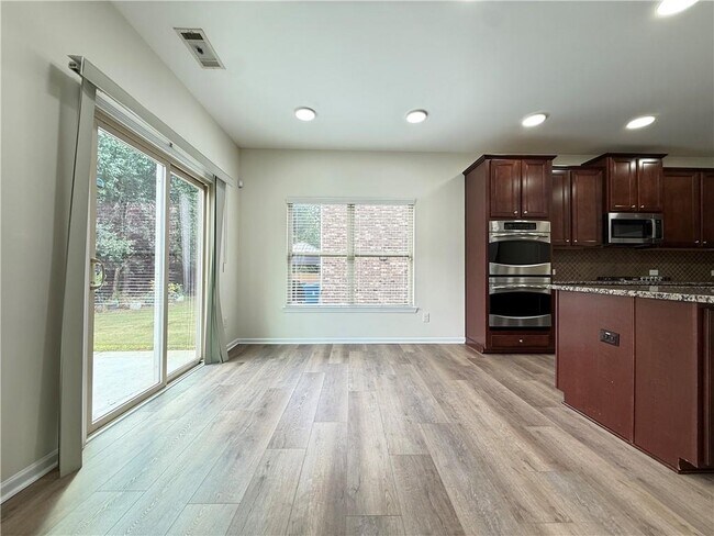 Building Photo - 279 Pendergast Dr SW