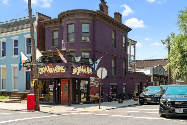 Building Photo - Classic Fan Rowhome for Lease