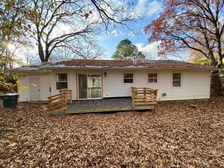 Building Photo - 1218 N Lewis Ave