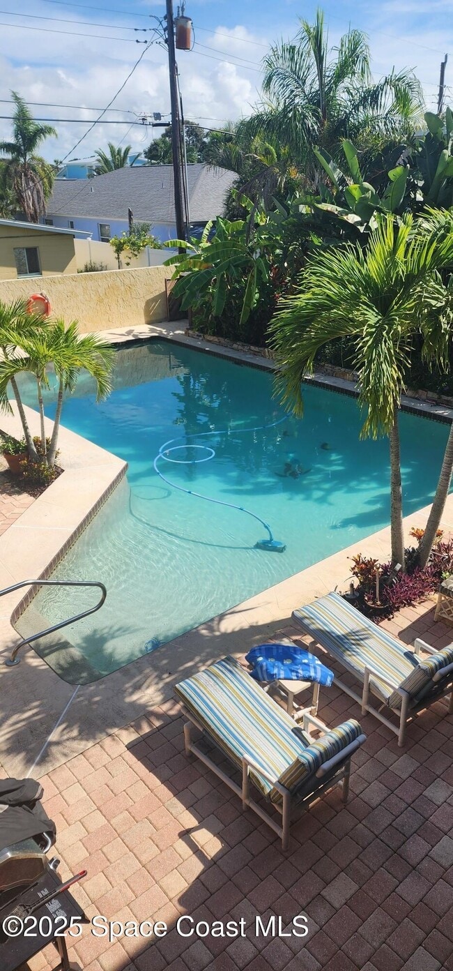 Building Photo - 204 Pierce Ave