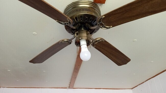 Building Photo - 710 Mill St