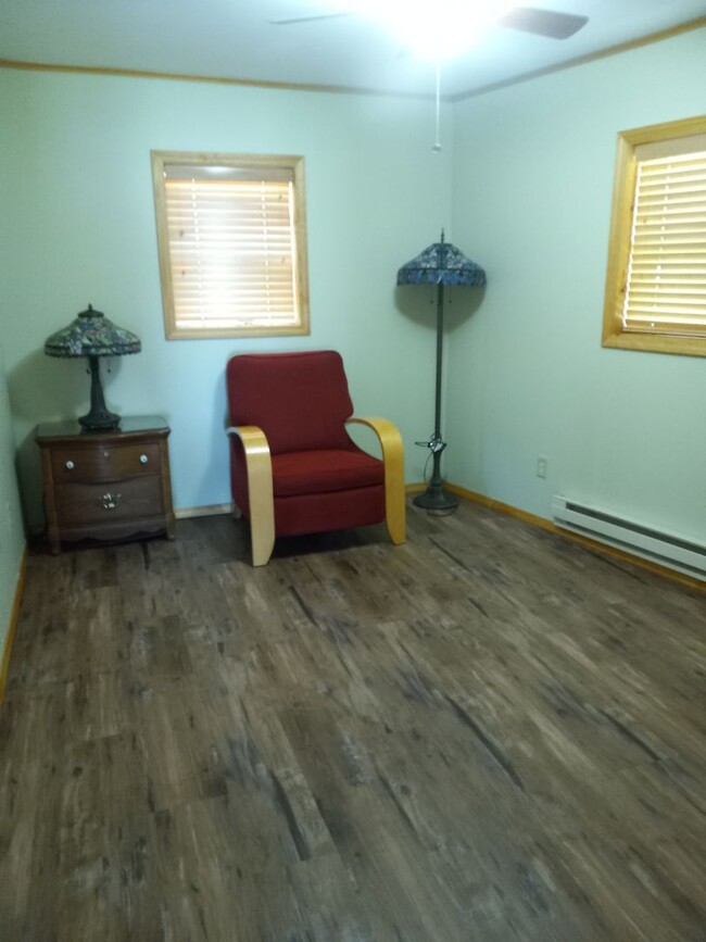 Building Photo - Cozy Cottage on Lake Van Auken in Bangor