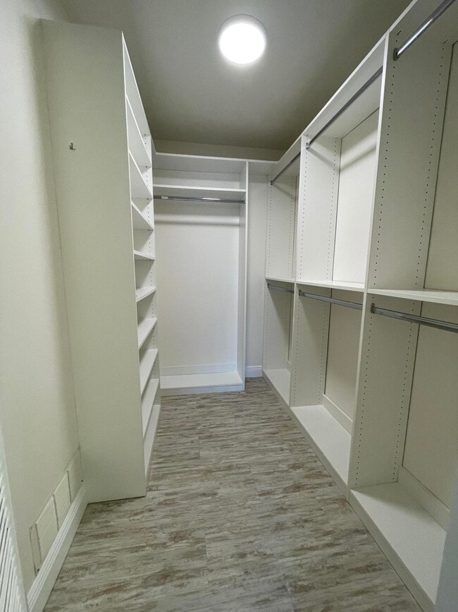 Building Photo - 613 Manatee Dr