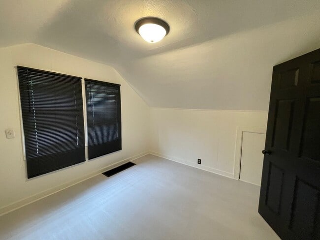 Building Photo - 5116 N 32nd St