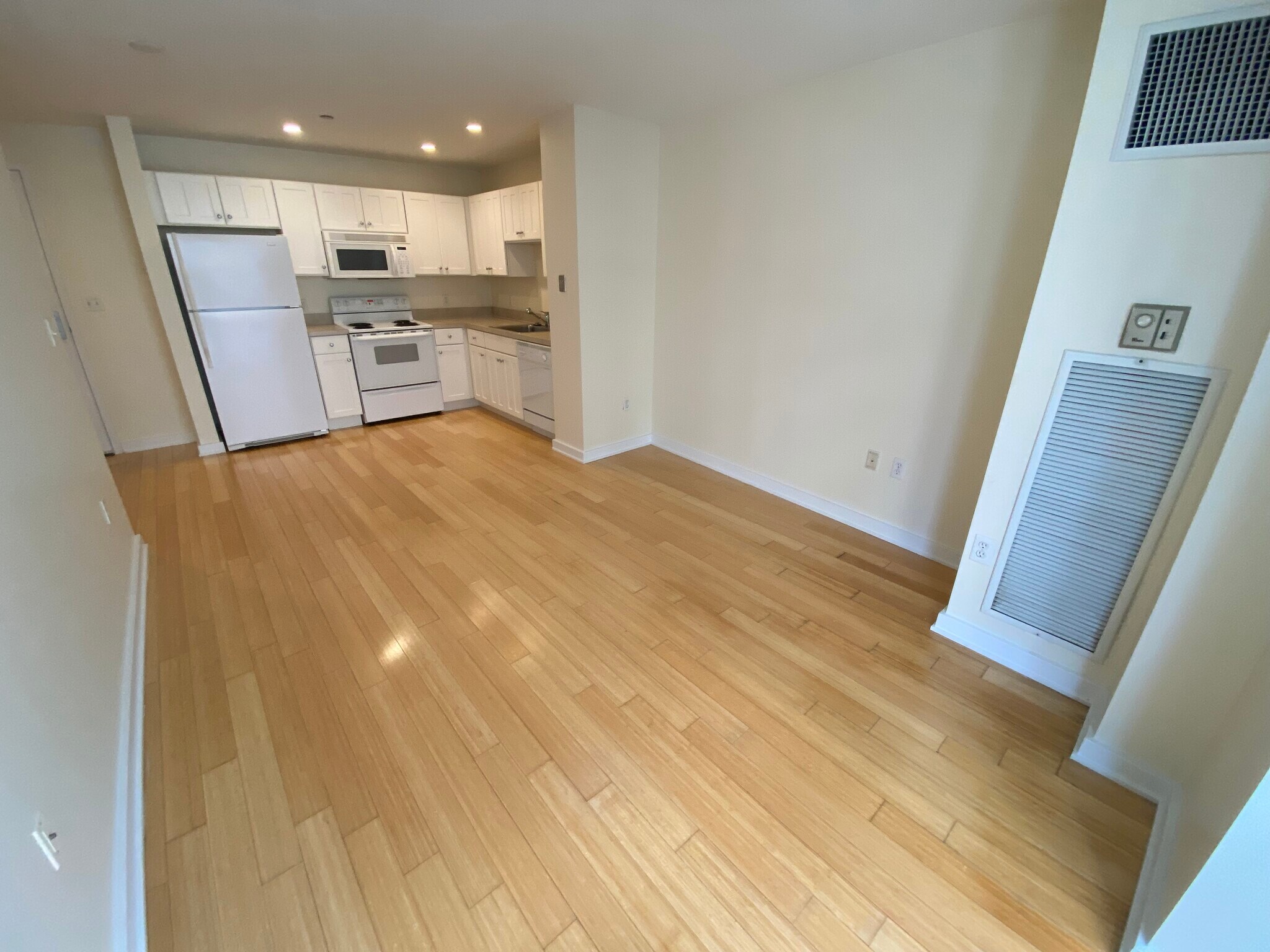 Building Photo - 32 Boylston St