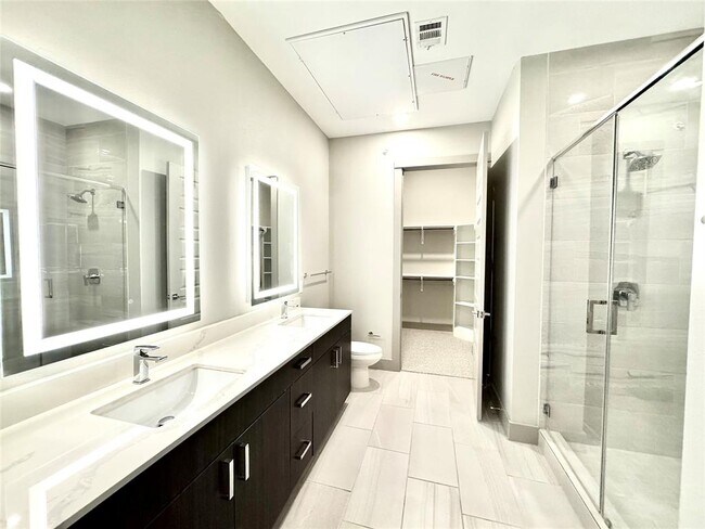 Building Photo - 401 W 25th St