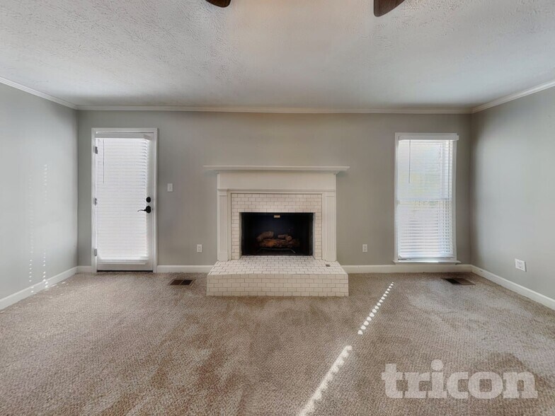 Building Photo - 125 Tanglewood Dr