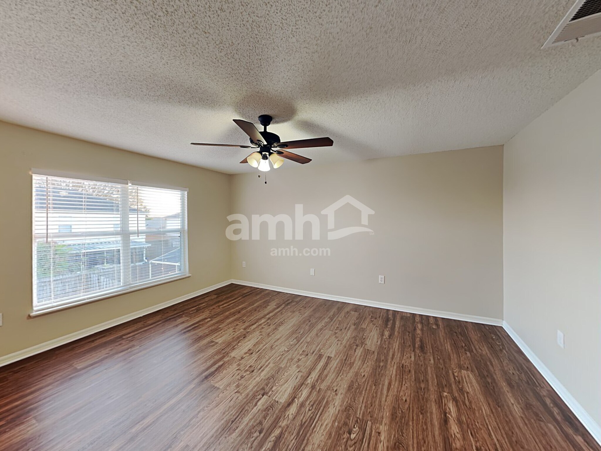 Building Photo - 16000 Wilkinson Dr