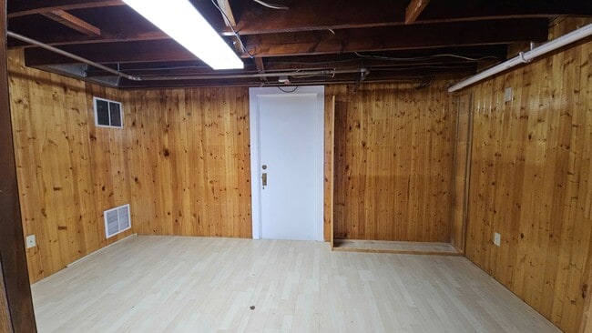 Building Photo - 32 Norwood St