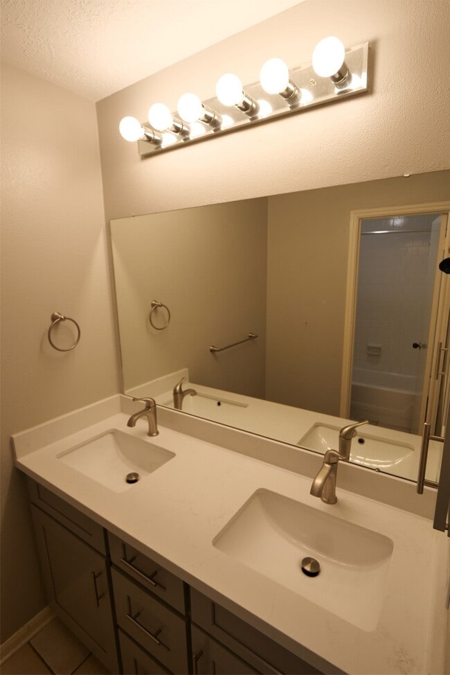 Building Photo - 17427 Hamilwood Dr