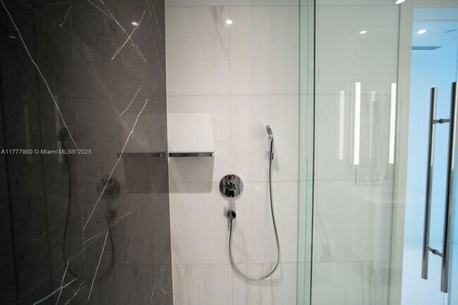 Building Photo - 300 Biscayne Blvd Way