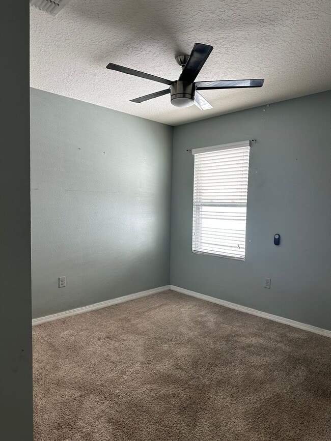 Building Photo - 1519 Diamond Loop Dr