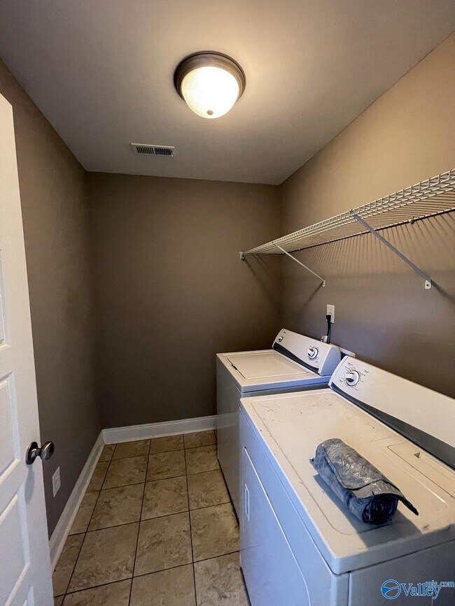 Building Photo - 106 Summerset Ln
