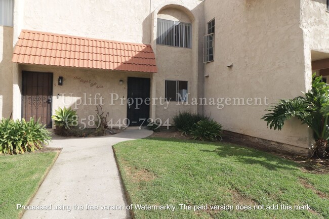 Building Photo - 2 Bed, 1.5 Bath Condo Close to Freeway