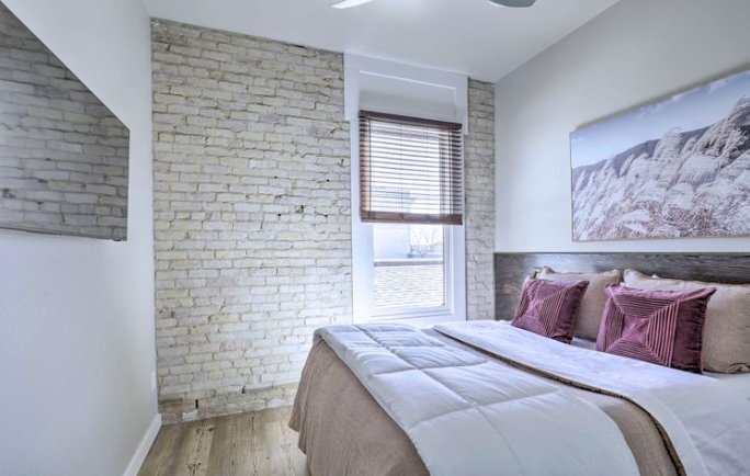 Building Photo - 118-120-120 N LBJ Dr