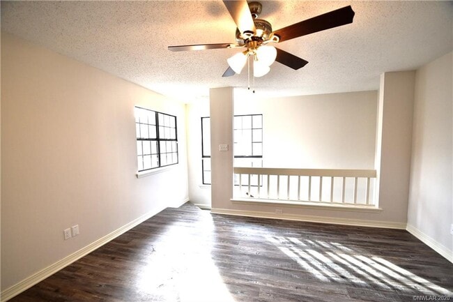 Building Photo - 41 Meadow Creek Dr