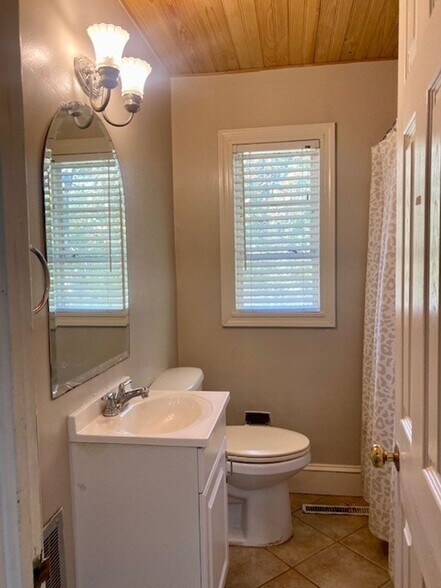 Building Photo - 1510 Wilhurst St