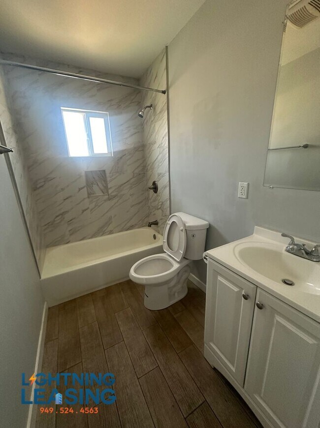 Building Photo - 5859 1/2 West Blvd-5859 1/2D