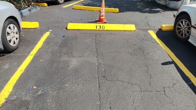 Building Photo - 1860 Venice Park Dr