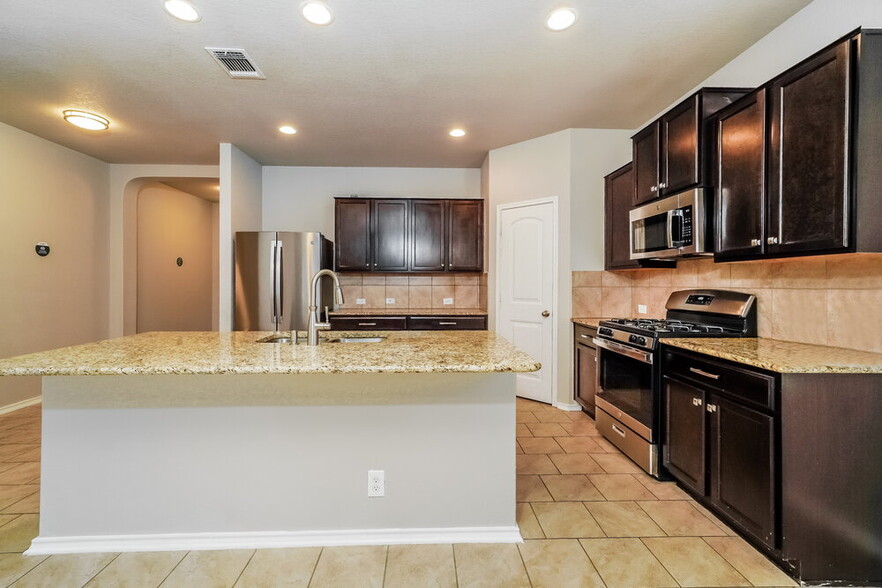 Building Photo - 541 Pearl Chase