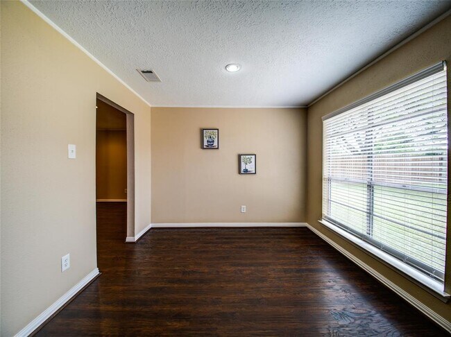 Building Photo - 6727 Harpers Dr