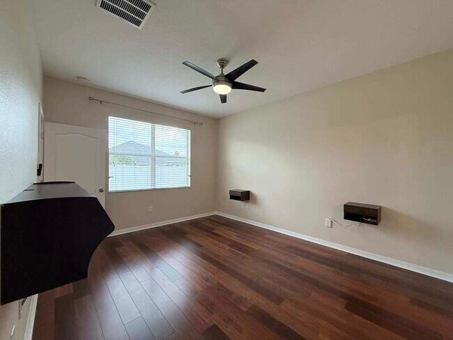 Building Photo - 930 Meadow Glade Dr