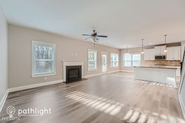 Building Photo - 5 br, 3 bath House - 2501 Wevok Way SE UNIT