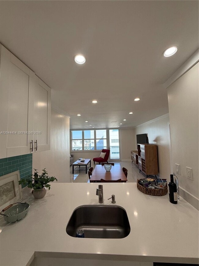 Building Photo - 3725 S Ocean Dr