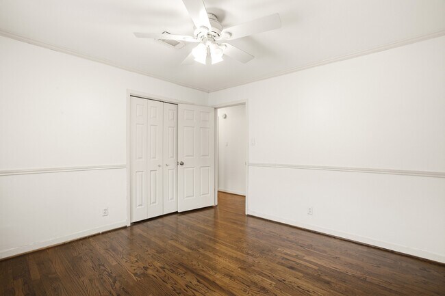Building Photo - 5238 Kinglet St