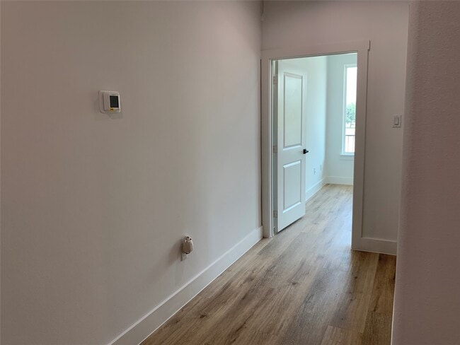 Building Photo - 9026 Scott St