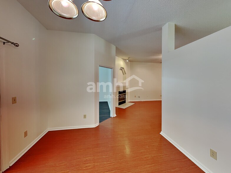 Building Photo - 7804 Spring Branch Dr S