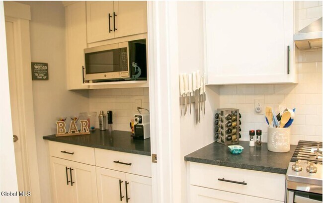 Building Photo - 116 West Ave