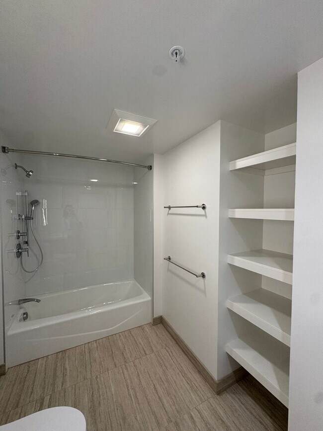 Building Photo - Ready to Move in Brand New Condo! First Time Renting! 1 Bed/1 Bath/1 Parking at The Park on Ke‘ea...