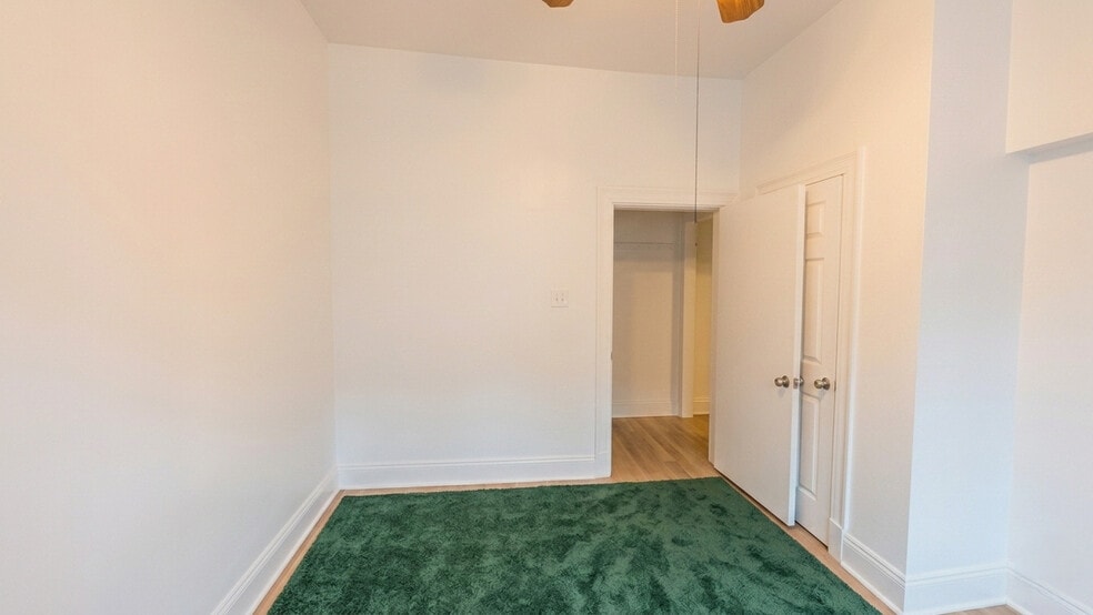 Building Photo - 5807 Hobart St