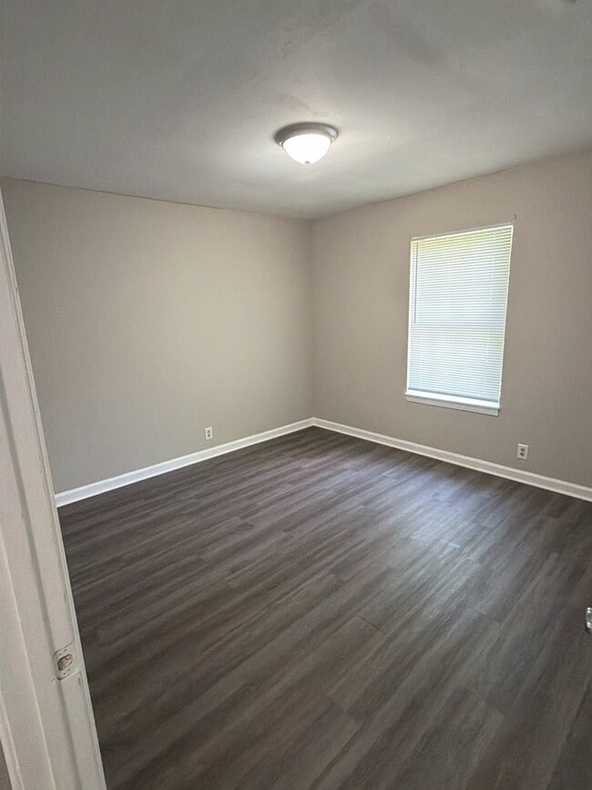 Building Photo - 807 Holder Ct