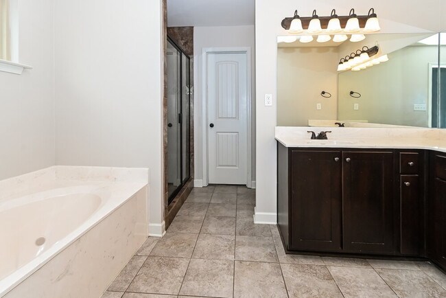 Building Photo - 2581 Woodcutter Dr