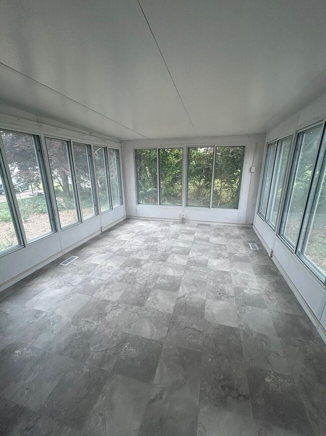 Building Photo - Spacious 3 Bedroom Home Close to JMU, EMU & Downtown Harrisonburg!