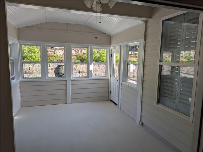 Building Photo - 4920 Hidden Meadow Dr
