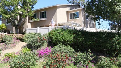 Building Photo - Beautiful 3 bedrooms corner unit condo located in Poway.