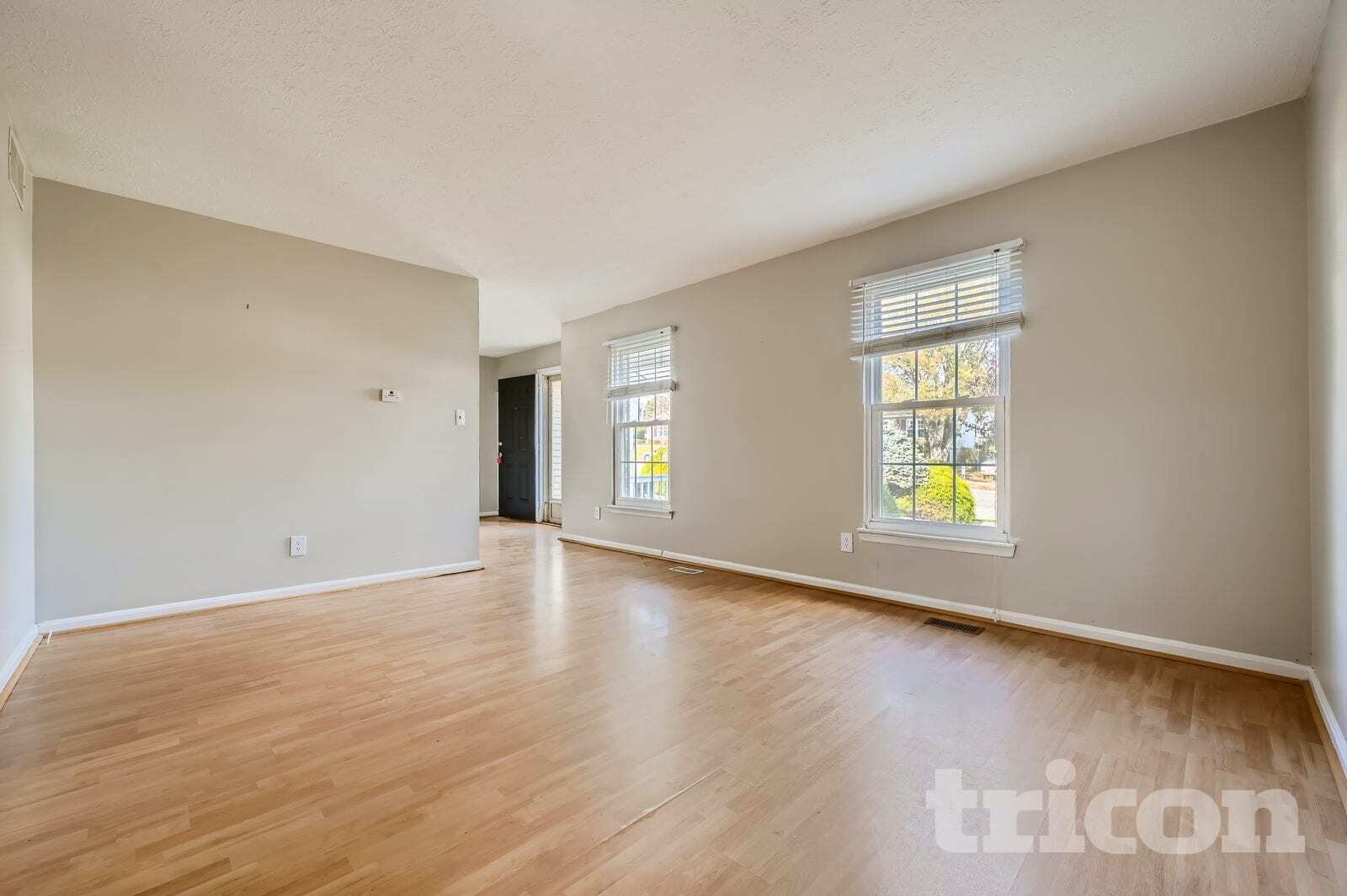 Building Photo - 9432 Seven Courts Dr