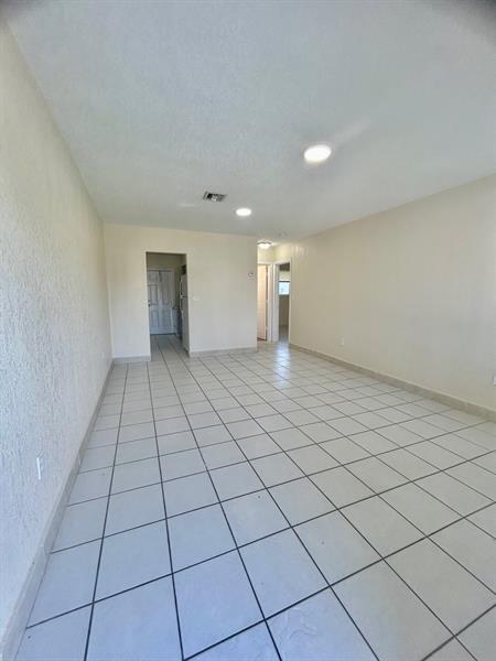Building Photo - 7421 Venetian St
