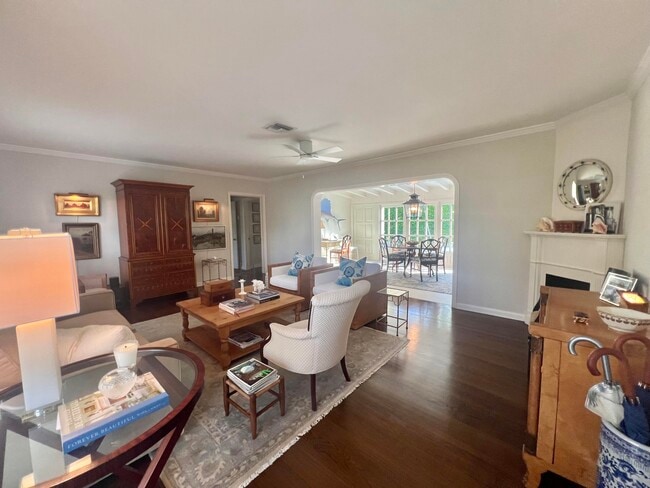 Building Photo - 230 Colonial Ln