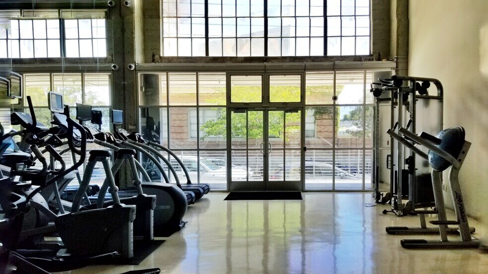 Building Photo - 1855 Industrial St