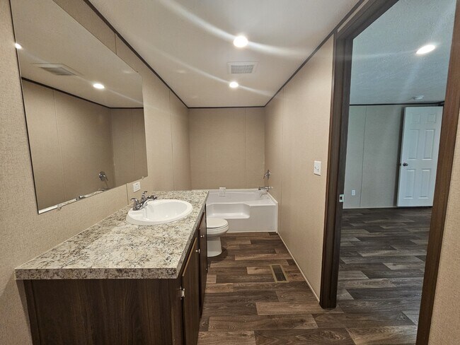 Building Photo - 1135 Hendricks Lake Rd