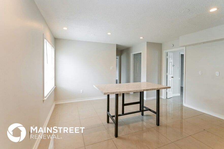 Building Photo - 4815 Beaconfield Cove