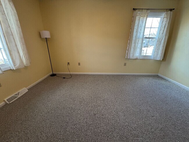 Building Photo - 136 Grimes St